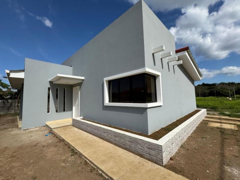 Venta de preciosa casa con toques finos y elegantes, excelente ubicación 